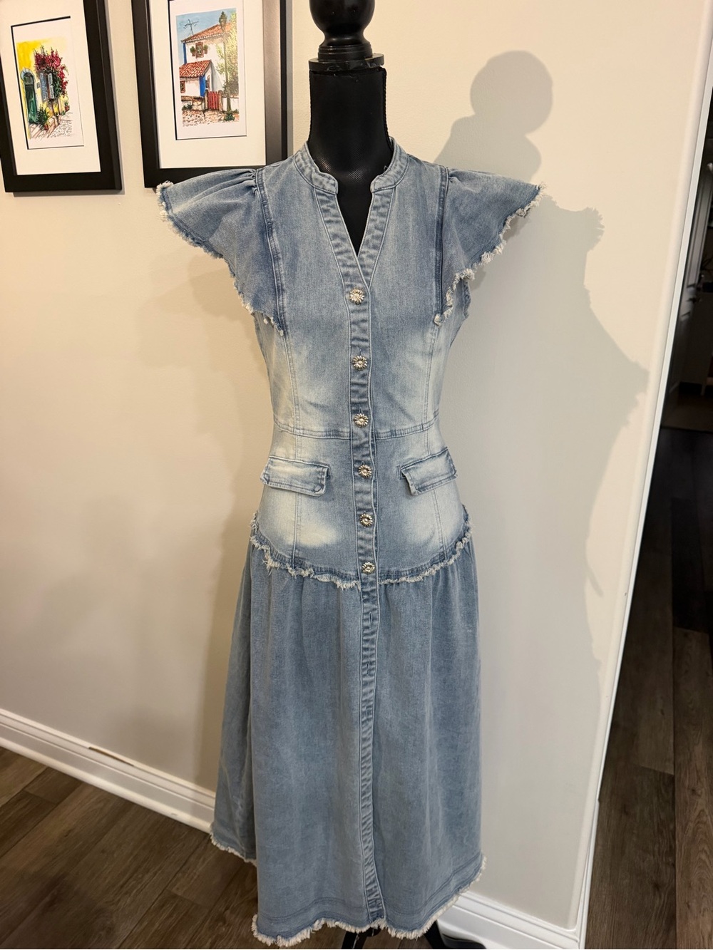 NWOT En Saison Women Light Blue Washed Denim Midi Dress with Frayed Cap Sleeves